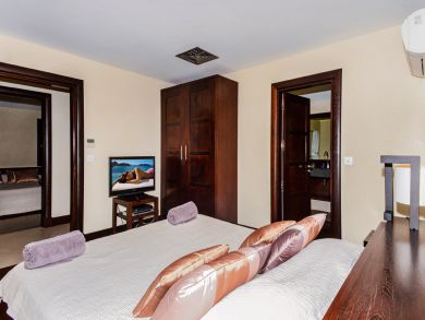 St. Barts Home 897938