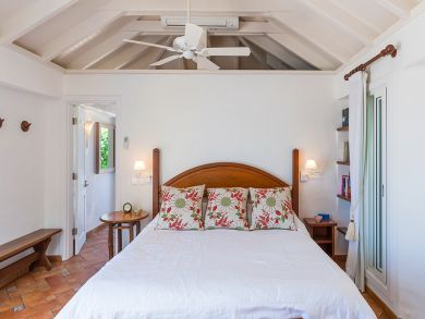 St. Barts Home 897940