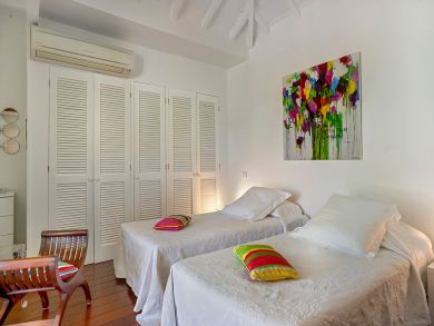 St. Barts Home 897975