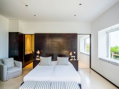St. Barts Home 897984