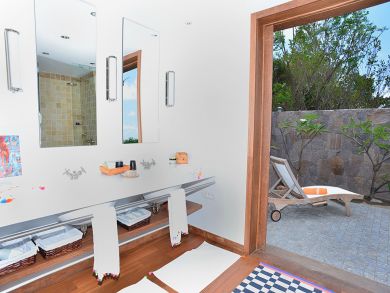St. Barts Home 897986