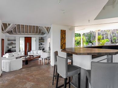 St. Barts Home 897992