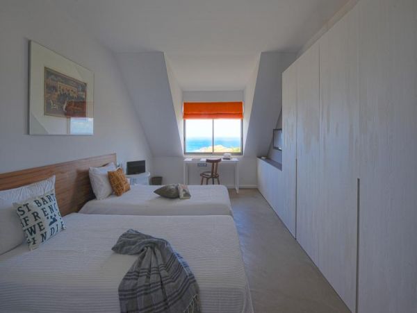 St. Barts Home 897996