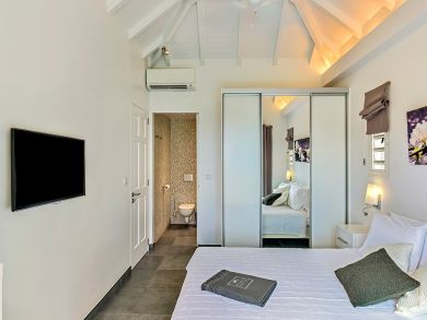 St. Barts Home 898000