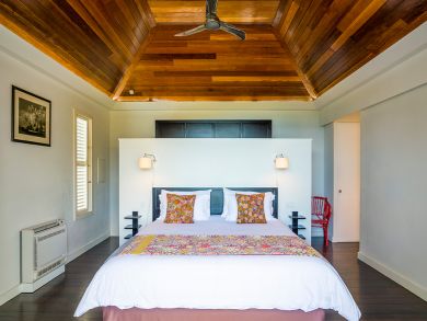 St. Barts Home 898003