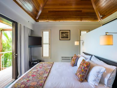 St. Barts Home 898003