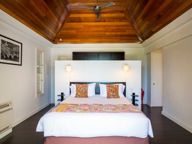 St. Barts Home 898003