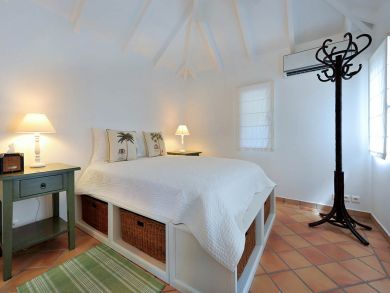 St. Barts Home 898005