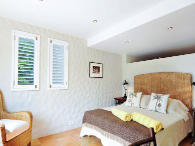 St. Barts Home 898005