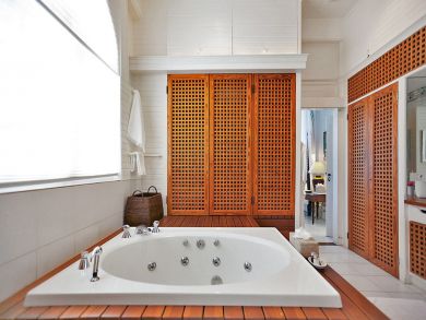 St. Barts Home 898010