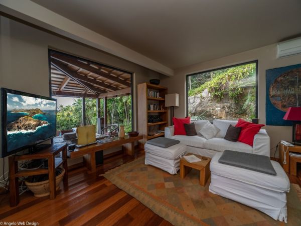 St. Barts Home 898013