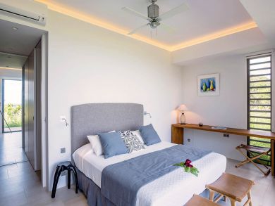 St. Barts Home 898020