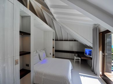 St. Barts Home 898021