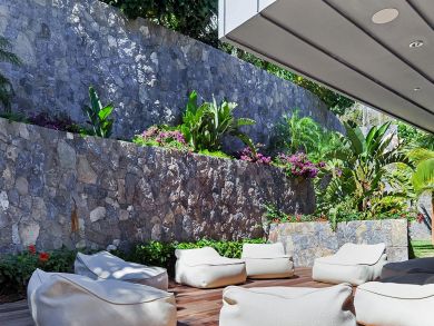 St. Barts Home 898021