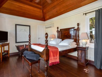 St. Barts Home 898024