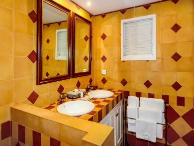 St. Barts Home 898024