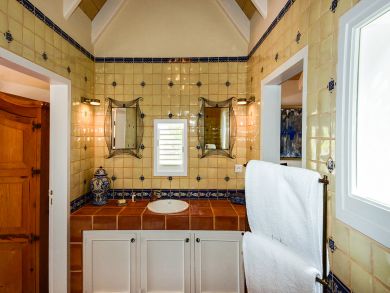 St. Barts Home 898024