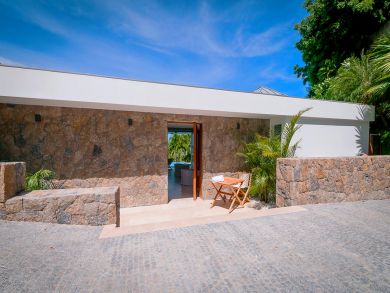 St. Barts Home 898031