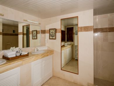 St. Barts Home 898045