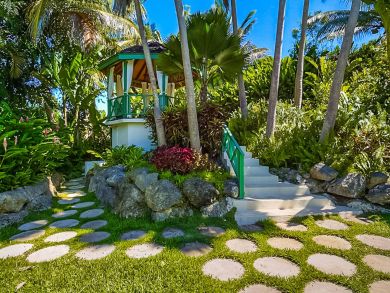Five Minutes from Sandy Lane Beach Staff, Pool World Class