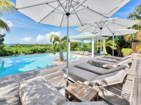St Maarten Beautiful 3 Bedroom Pool Villa & Outdoor Area