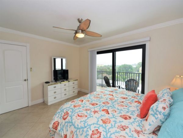 Siesta Key Vacation Condo 5th Floor with Views of the Gulf