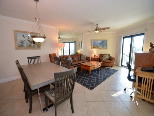 Siesta Key Vacation Condo 5th Floor with Views of the Gulf