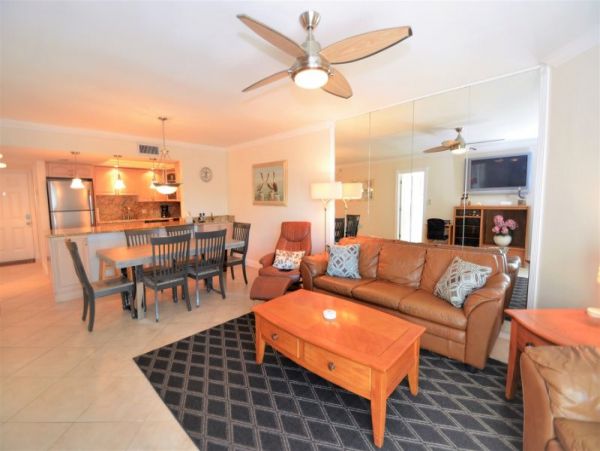 Siesta Key Vacation Condo 5th Floor with Views of the Gulf