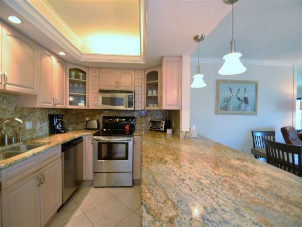 Siesta Key Vacation Condo 5th Floor with Views of the Gulf