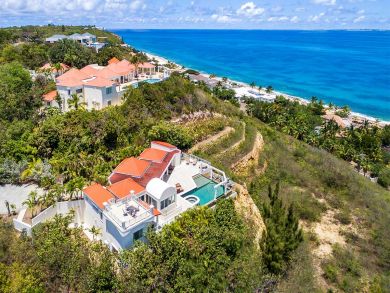 Dramatic Views from Hill Perched Villa!