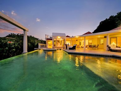 Dramatic Views from Hill Perched Villa!