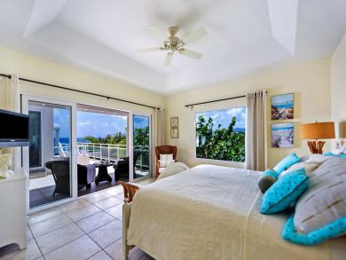 Dramatic Views from Hill Perched Villa!