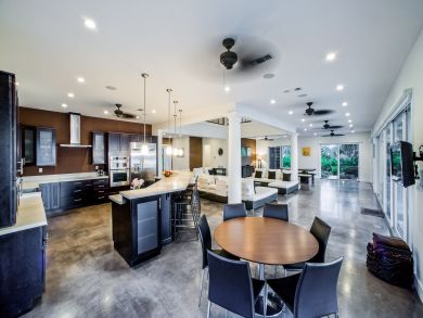 Cayman Island Six Bedroom Vacation Rental with Private Pool Cayman Island Six Bedroom Vacation Rental with Private Pool