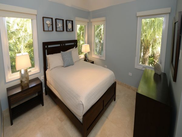 Oceanfront Cayman Island Luxury Vacation Estate 8  Bedroom
