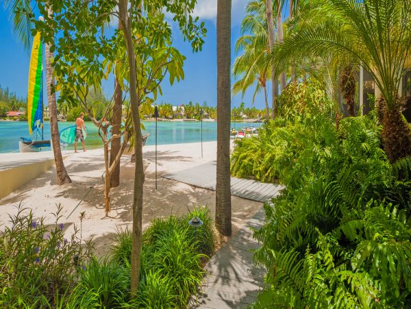 Oceanfront Cayman Island Luxury Vacation Estate 8  Bedroom
