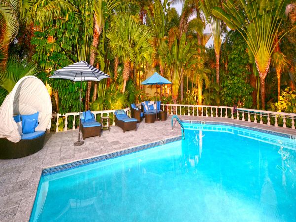 Oceanfront Cayman Island Luxury Vacation Estate 8  Bedroom