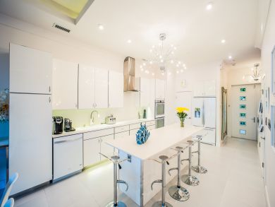 Luxury Rental on the Cayman Islands 5 Bedrooms Luxury Rental on the Cayman Islands 5 Bedrooms