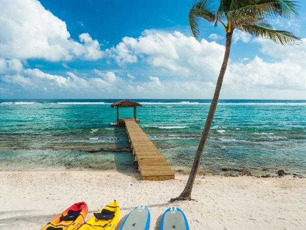Luxurious Grand Cayman Seven Bedroom Pool Villa