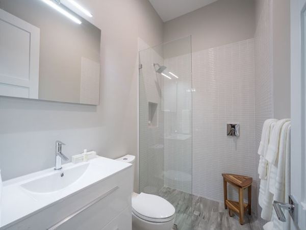 Luxurious Grand Cayman Seven Bedroom Pool Villa