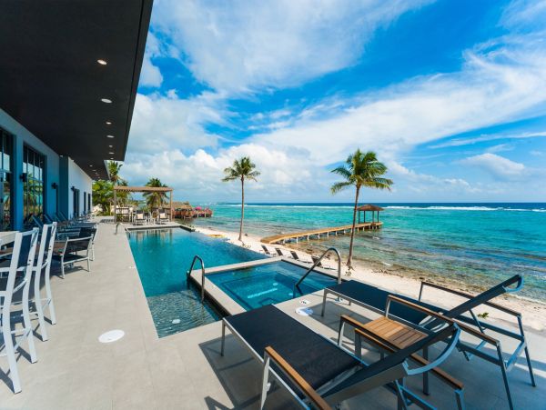 Luxurious Grand Cayman Seven Bedroom Pool Villa