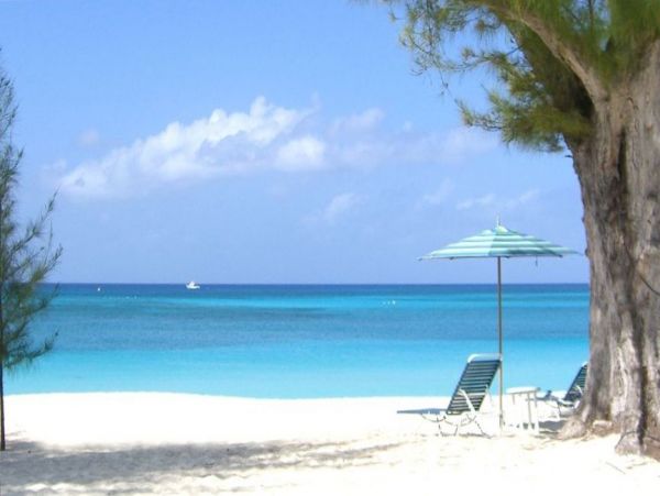 Luxurious Grand Cayman Seven Bedroom Pool Villa