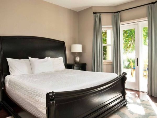 Beachfront  Grand Cayman Vacation Villa Plus Guest House