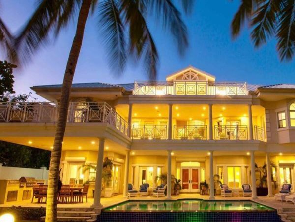 Beachfront  Grand Cayman Vacation Villa Plus Guest House