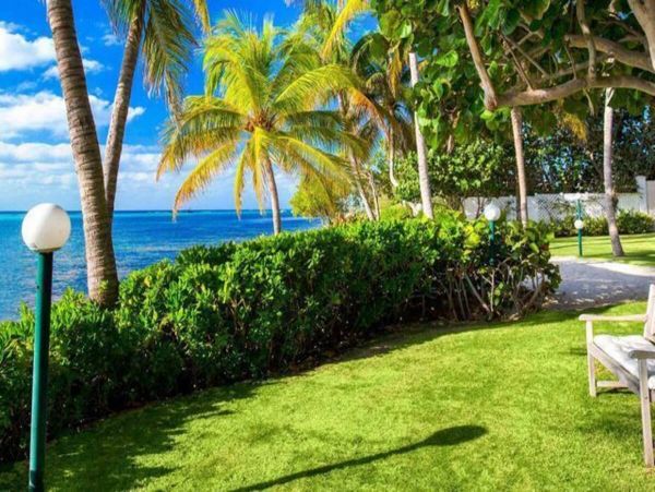 Beachfront  Grand Cayman Vacation Villa Plus Guest House