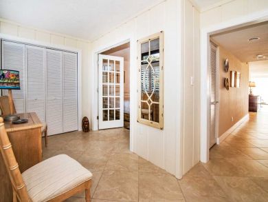 Two Bedroom Beach Condo Sleeps Four in Holmes Beach