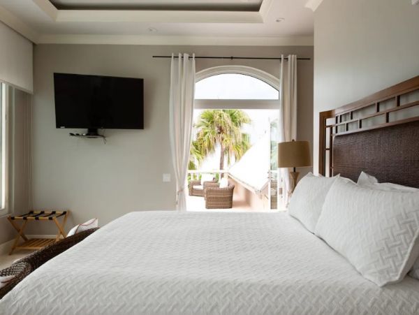 Luxury Four Bedroom Villa Turks Turtle Tail