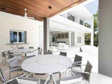 Beachfront Luxury Six Bedroom Villa in Turk and Caicos