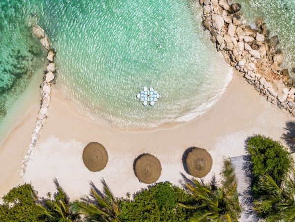 Seafront Five Bedroom Vacation Home in Tuks and Caicos