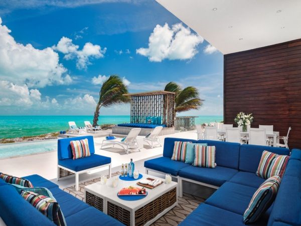 Seafront Five Bedroom Vacation Home in Tuks and Caicos