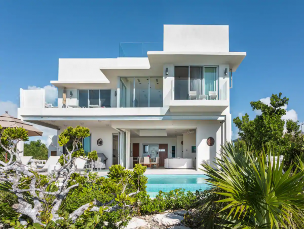 Waterfront Villa With Private Dock on Taylor Bay